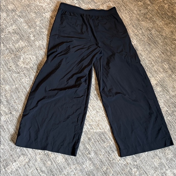 Athleta Black Wideleg lightweight pants - women’s s size 14 - elastic waist - Picture 5 of 6